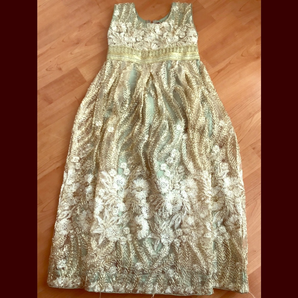 Embroidered girl maxi dress